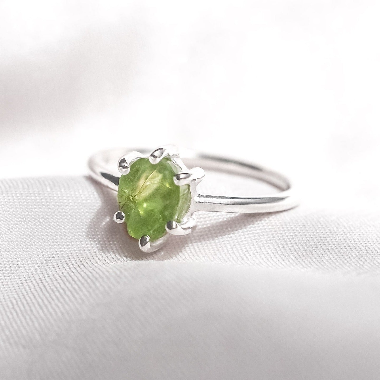 Green Detox V Peridot Ring